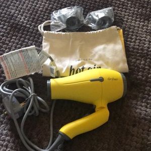 Drybar blow dryer
